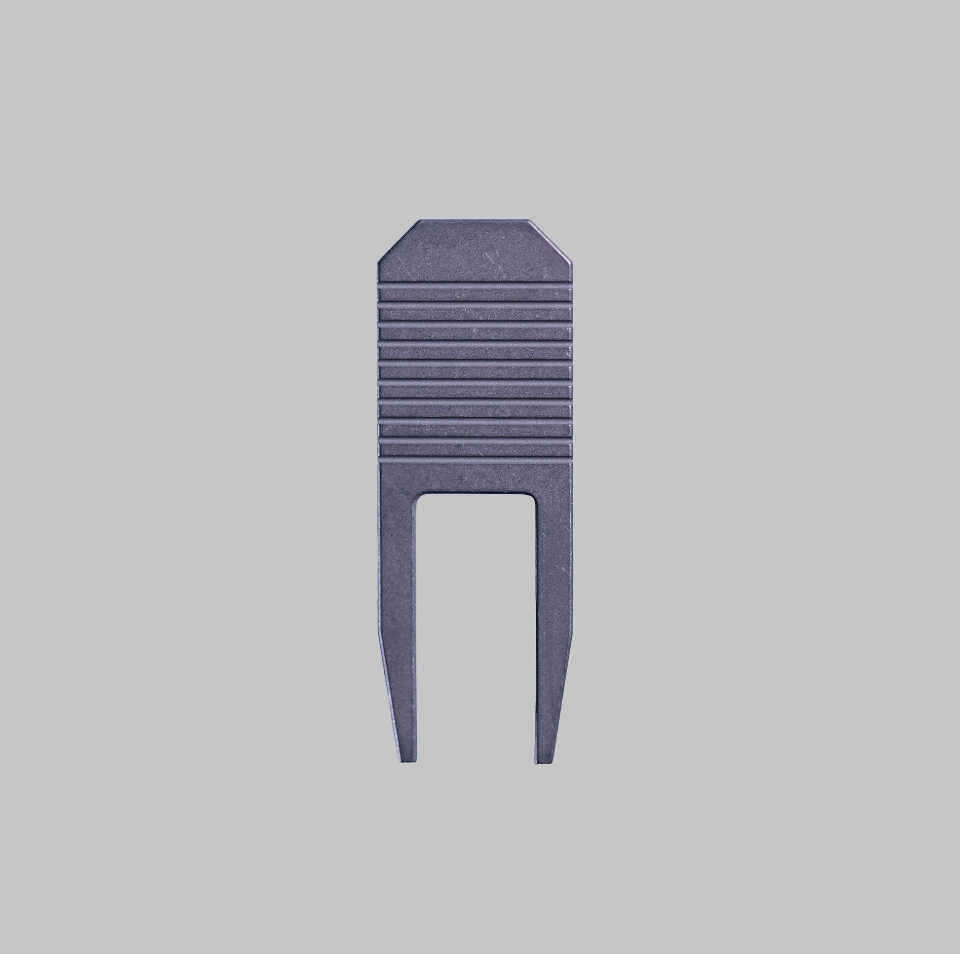 Ti FUSION titanium divot tool and ball marker back view